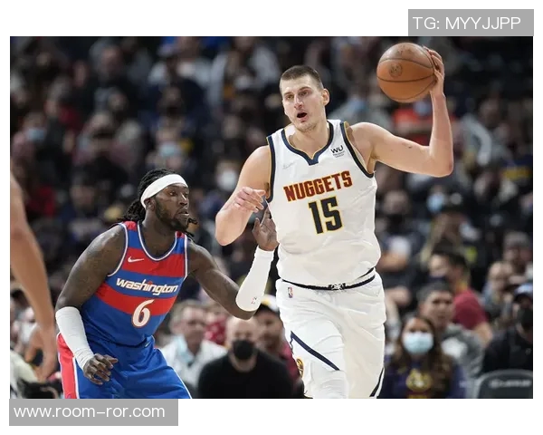 赫伯特琼斯压哨被判犯规不满情绪激动连吃两次技术犯规被驱逐出场