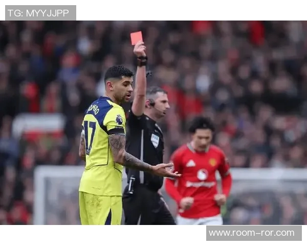 希勒强烈批评裁判未出示红牌认为达洛特的犯规行为不可原谅